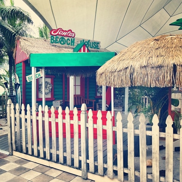 Visit Santa at his Beach House from 12-8 p.m. today! #happyholidays #santasbeachhouse @WardCenters
