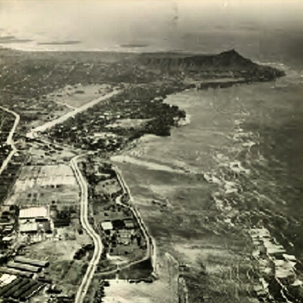 A look back at Honolulu. #WardVillage #ThrowbackThursday #TBT #Honolulu #Hawaii #DiamondHead #AlaMoanaBeach #Oahu