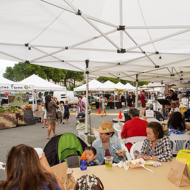 It’s a super Saturday at Ward Village. Stock up on fruits, veggies and more at the Kakaako Farmers Market until 12 p.m. at Ward Warehouse, then shop, sip and save during Half-y Hour from 5-9 p.m.! #halfyhour #shop #Hishops #farmersmarket #happyhour