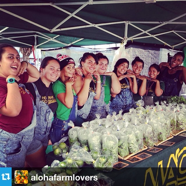 #Repost from @alohafarmlovers! You have two more hours to see the smiling faces of the @maoorganicfarms crew at @wardvillage! #saturdays8till12