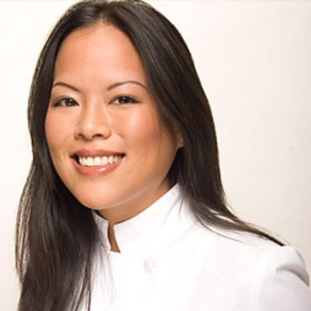 Up your culinary street cred. Make Asian-style dumplings with local Top Chef Lee Anne Wong @cookspacehawaii this Saturday. #onokinegrinds #supportlocal #wardvillage