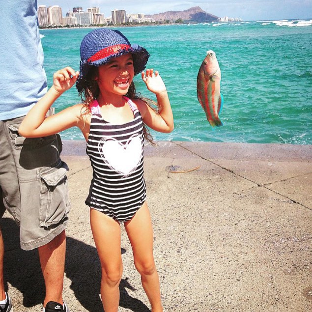Hanapaʻa!  Mahalo @hollysaitokantor for sharing this precious moment of her catching her first fish! #WeAreWard #WardVillage #KewaloHarbor @kewaloharborhi #Hanapaa