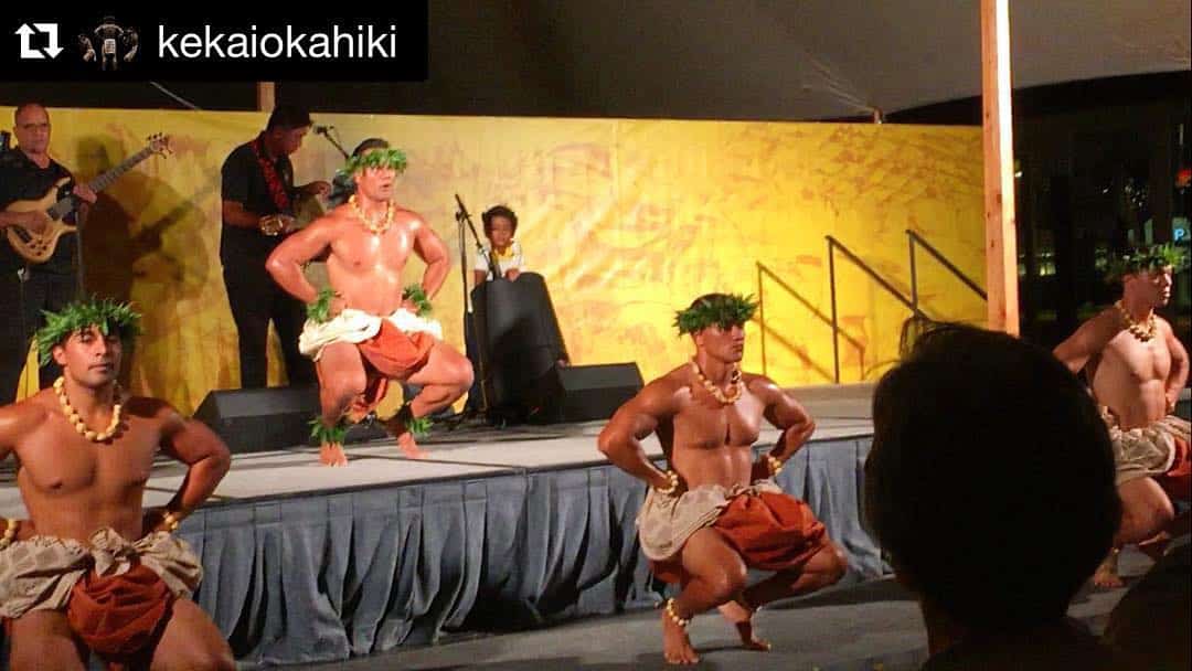 “Today was a busy & hectic day… But we were blessed with a ‘breather’ moment before we headed home. Nahenahe music ALWAYS cures a busy day… So maikaʻi loa!… It’s good to ‘pump yo breaks’, ‘get back to da roots’ and connect again! @wardvillage’s Kona Nui Nights was beautiful.” – @pualeilani_paiea on Kona Nui Nights > see you all Wednesday for your breather moment! http://konanuiOCT #WeAreWard #WardVillage #Repost @kekaiokahiki