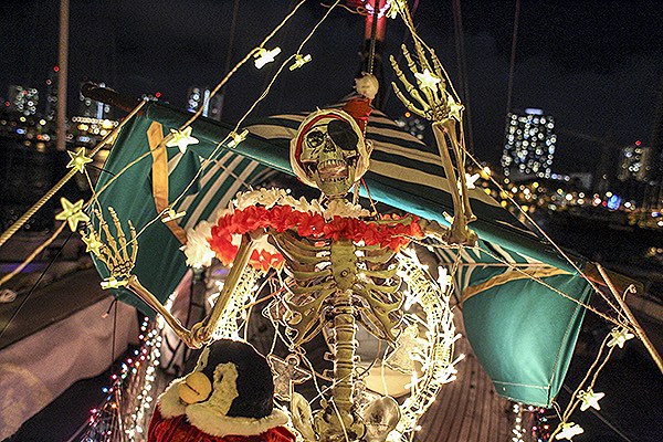 The boaters at @kewaloharborhi decorated their vessels for a holiday contest! Help them win by voting on @kewaloharborhi! #WeAreWard #WardVillage