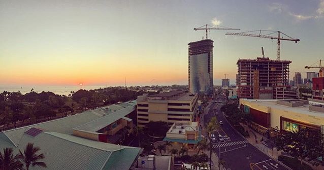 Nothing like ending the day in Ward Village with the view of a beautiful Hawaiian Sunset. PC: Kamil Schuetz #WeAreWard #Waiea #Anaha #Hawaii
