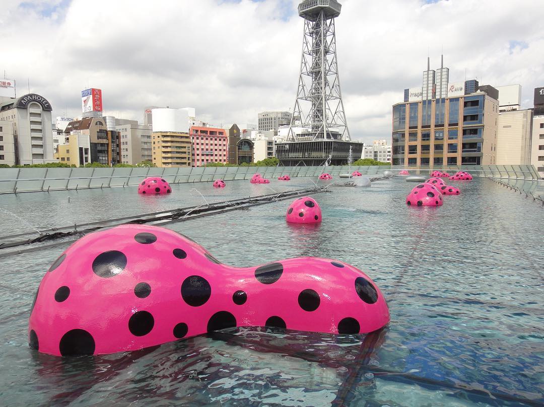 As a part of the Honolulu Biennial, we are helping to bring “Footprints of Life” by #YayoiKusama to the Ward Village Courtyard beginning next month. #WeAreWard #WardVillage #HawaiiArt #HonoluluBiennial