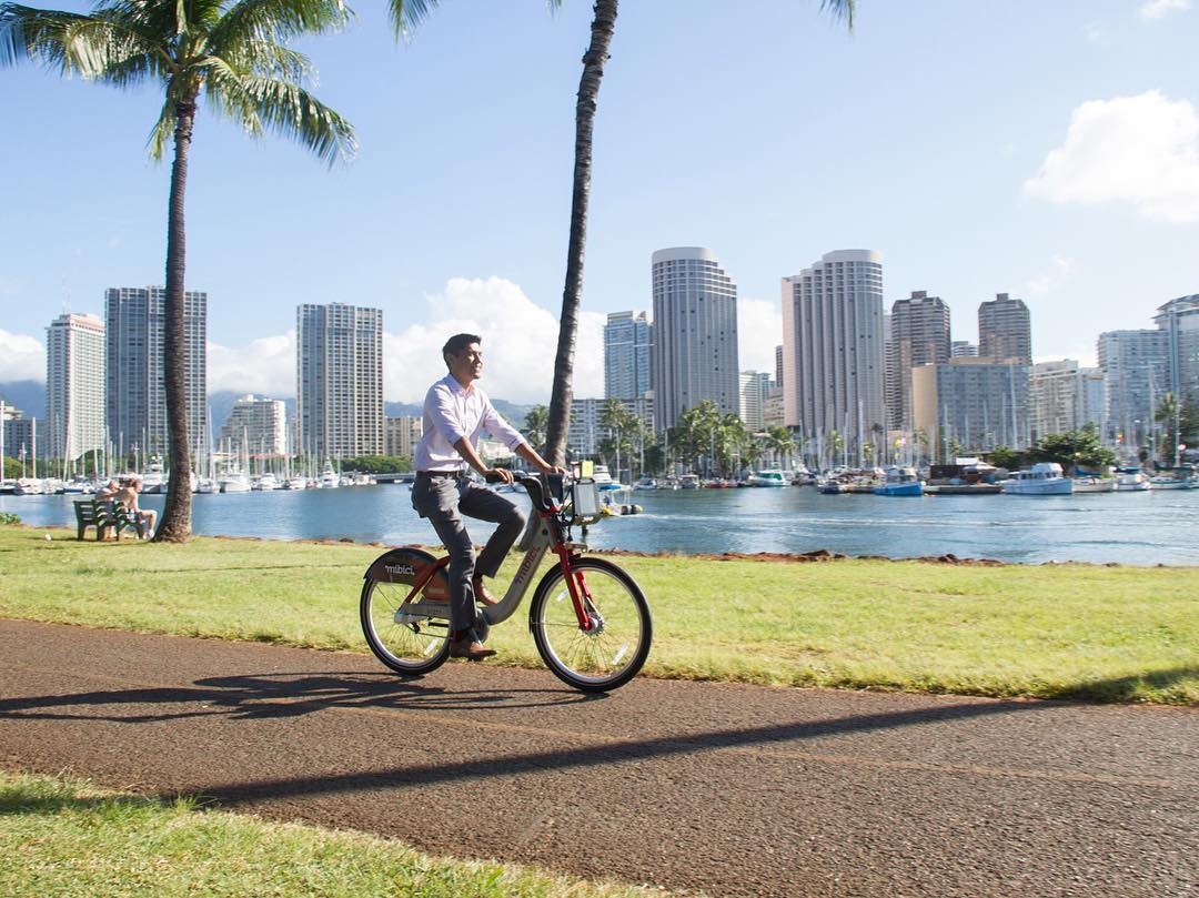 Have you heard of @bikesharehawaii? Learn more about this awesome program, coming to Honolulu soon, on the blog! Photo courtesy of Bikeshare Hawaii #weareward #wardvillage #bikeshare #kakaako #activeliving #alamoanabeach