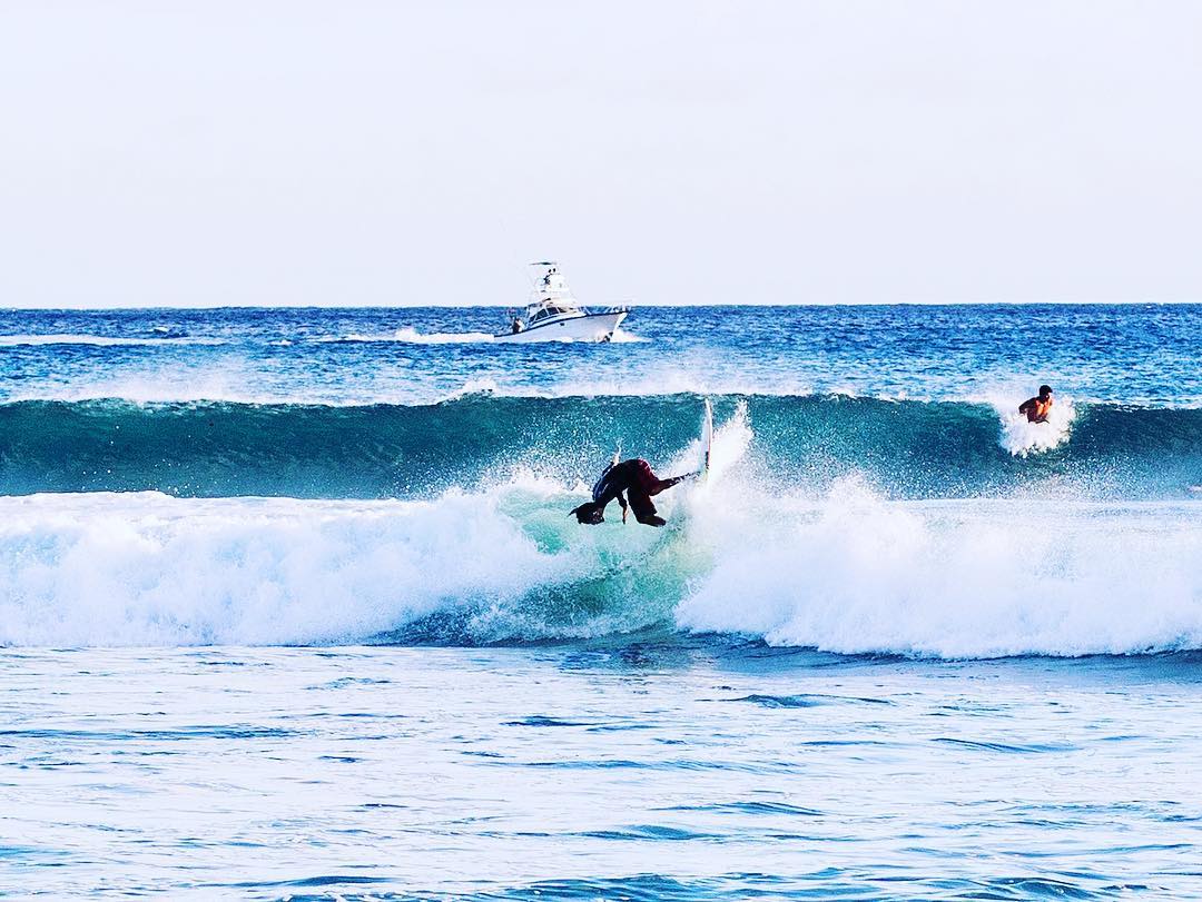 Did you know you can check out Oʻahu’s South Shore Swells on our surf cam? Link in bio! #weareward #wardvillage #kakaako #southshore #surf #hawaii #surfcam #southshore #tcsurf