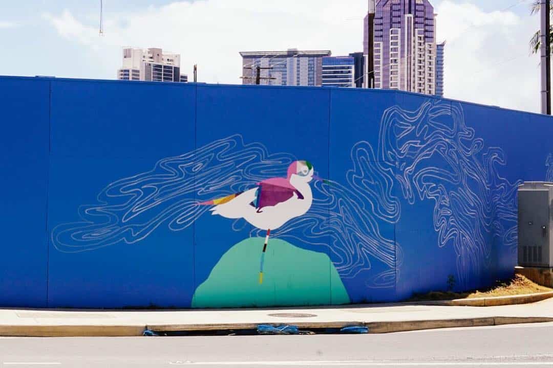 Have you seen the Aeʻo barricade? True to the history of the land it sits on, the barricade pays homage to the Hawaiian Stilt Bird & Hawaiian wind maps. #weareward #wardvillage #aeo #kakaako #art #honolulu #hawaii