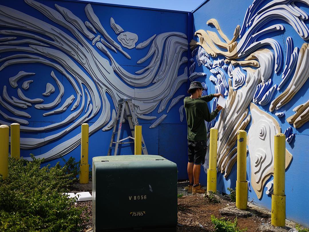 Happy #AlohaFriday! The Aeʻo Barricade Art has finally been completed and we’re swooning over it! PS: We love it for Instagram photos! #weareward #wardvillage #kakaako #hawaii #hawaiianislands #windmap #aeo #honolulu #art #hawaiiart