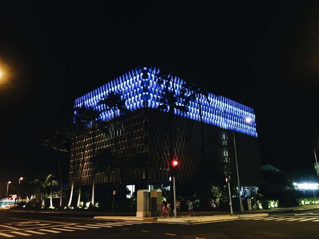 Tonight we honor Dallas’ Fallen. #alllivesmatter #weareward #wardvillage #kakaako #honolulu #hawaii #dallaspd #dallas