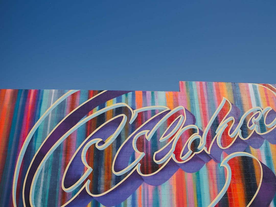 Want to find out what spots in Ward Village have graced Instagram the most? Check it out on our blog, link in bio! #weareward #wardvillage #kakaako #powwow #powwowhawaii #ibmbuilding #honolulu #hawaii #art #murals #aloha
