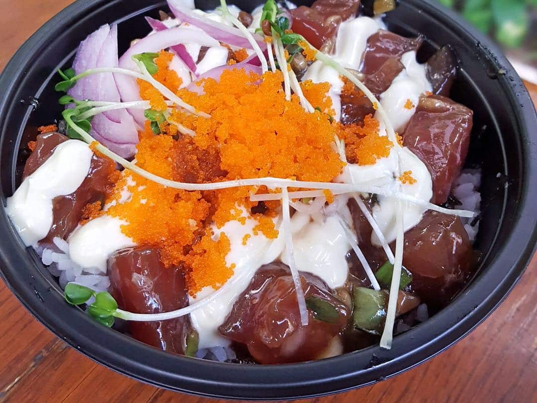 In our latest #WeAreWard blog, you’ll meet Sandy Oshiro, a foodie and Ward Village regular! Learn more about her on the blog, link in bio. #weareward #wardvillage #kakaako #honolulu #pokebowl Photo by: @oshsandy