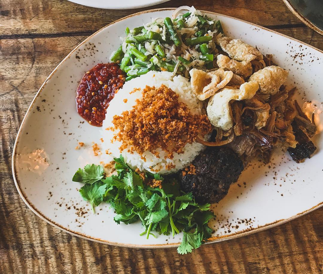 We’d like to welcome @piggysmallshawaii into our Ward Village ʻOhana! Check them out Monday – Saturday from 11a – 10p and on Sundays from 11a – 4p. #weareward #wardvillage #kakaako #honolulu #hawaii #hawaiisbestkitchens #foodies #piggysmalls
