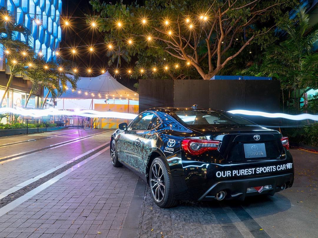 @toyotahi is a proud sponsor of the Ice Rink from now through January 16, 2017. You can be a Hawaii VIP guest and WIN a pack of 4 tickets, good for 4 skate rentals (90-minutes), VIP seating, snacks and drinks. Good on Saturday nights only. To enter, click on the link in our bio! #WeAreWard #WardVillage #Honolulu #Hawaii #IceRink #Holidays #Kakaako