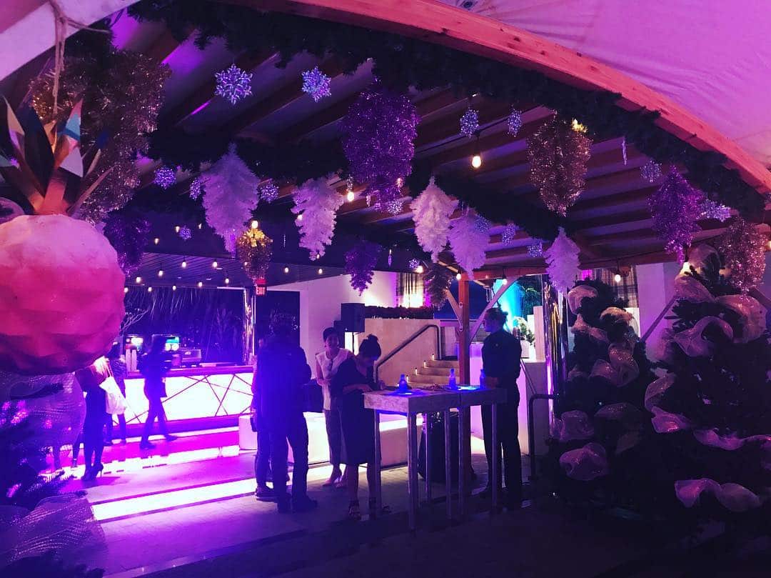 It’s Beach Don’t Kill My Vibe night at the Ice Rink! Cash bar by @realgastropub, an ice lounge, adult slushies and music by DJ Compose! #WeAreWard #WardVillage #Kakaako #Honolulu #NightLife