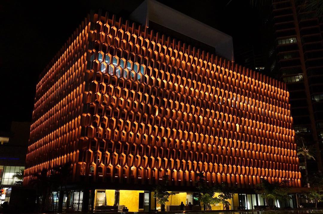 If you’re out & about tonight, keep an eye out for an orange IBM Building, in honor of Kidney Awareness Month. #WeAreWard