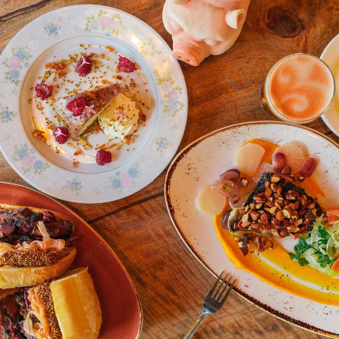 Find out what makes @piggysmallshawaii (one of our neighborhood’s most favorite restaurants) so successful. Link in bio. #WeAreWard