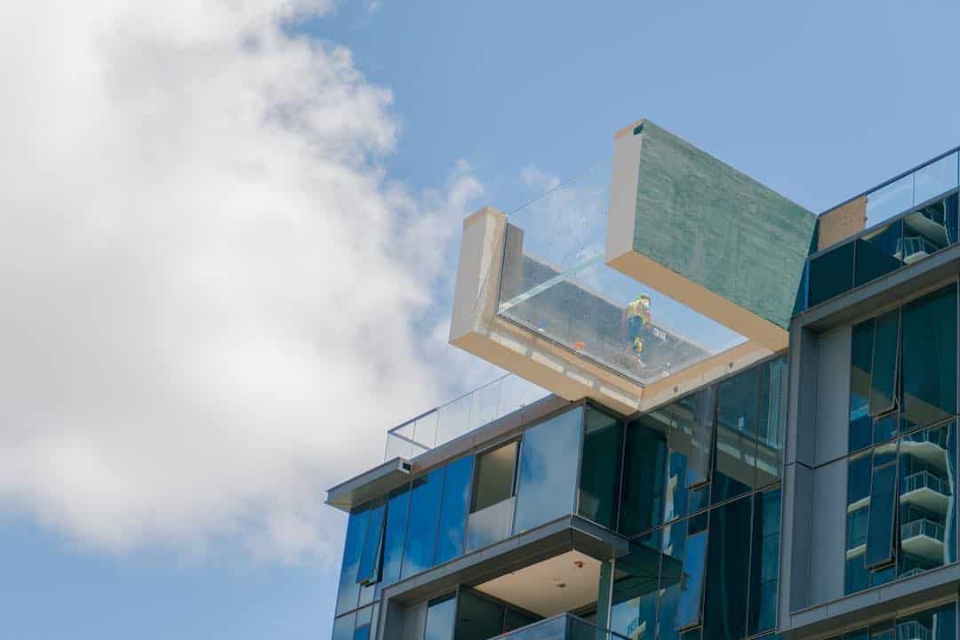 We just unveiled Anaha’s acrylic bottom pool! This cool pool cantilevers 15 feet over the edge and sits 75 feet high. More about Anaha’s awesome amenities through link in bio. #WeAreWard