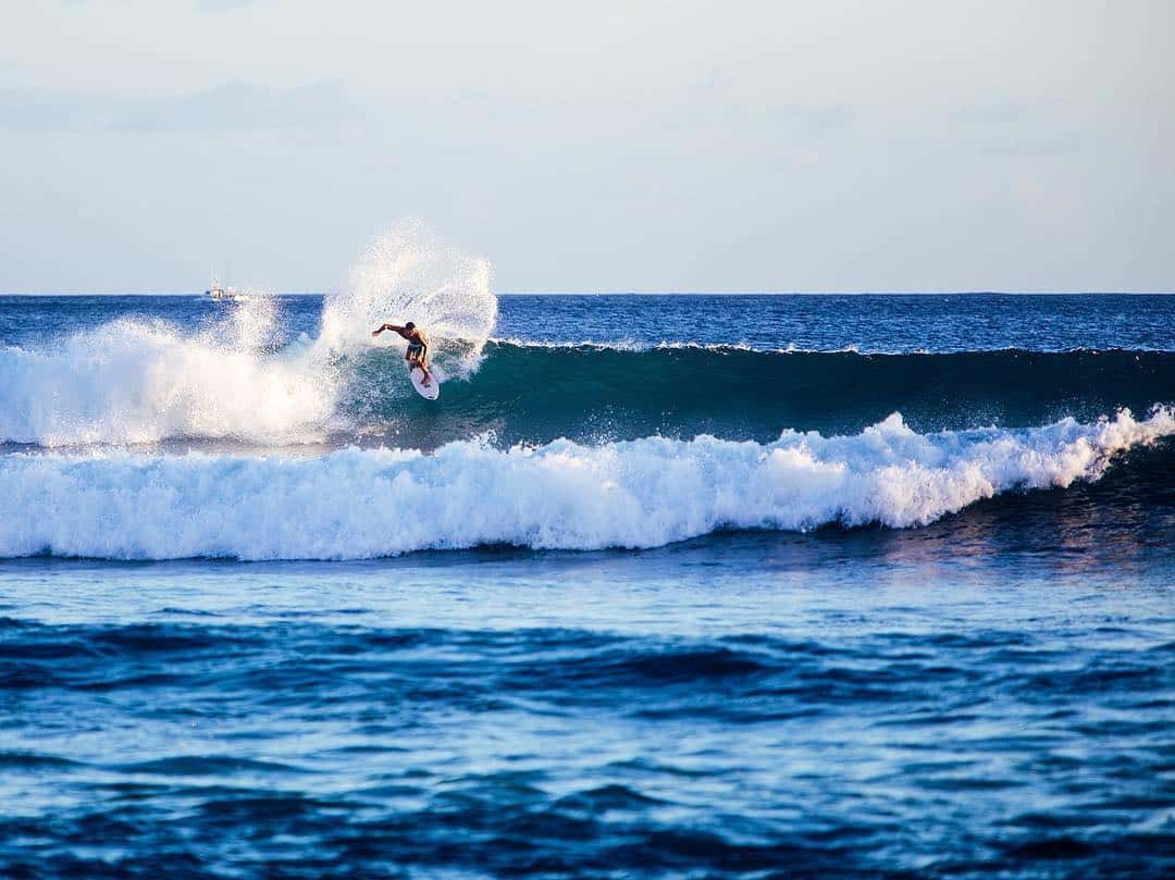 Summer means South Shore swells! Check out the waves from our surf cam, link in bio or wardvillage.com/surfcam #WeAreWard