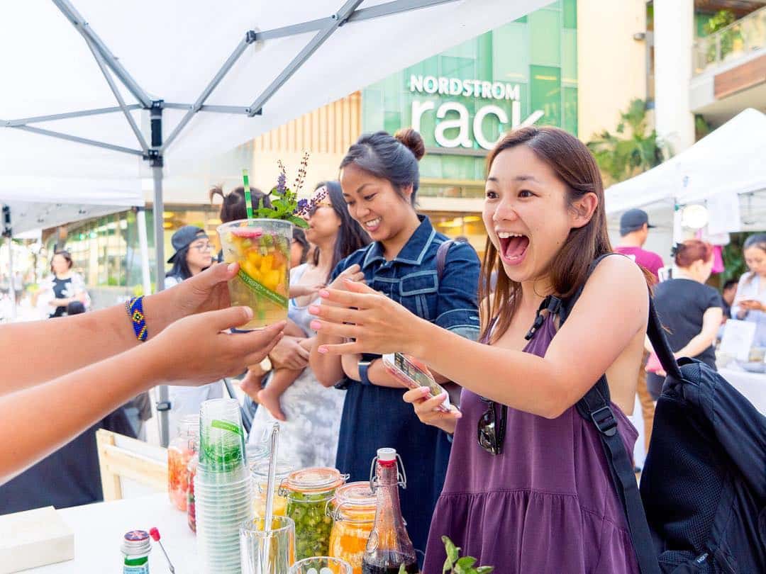 Today is New Wave Friday at South Shore Market! Join us for fun, food, exclusive deals, live entertainment, free Keiki activities and more. Tonight from 5-9pm! #southshoremarket #WeAreWard #NewWaveFriday