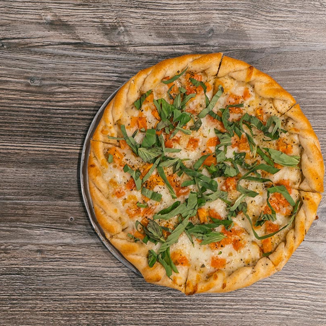 If you’re wondering why our mouths are watering, it’s because we’re welcoming @brickovenpizza_oahu and @mailesthai_ward to the neighborhood! Visit our blog for all the latest updates on shopping and dining at Ward. Link in profile. #weareward #wardvillage