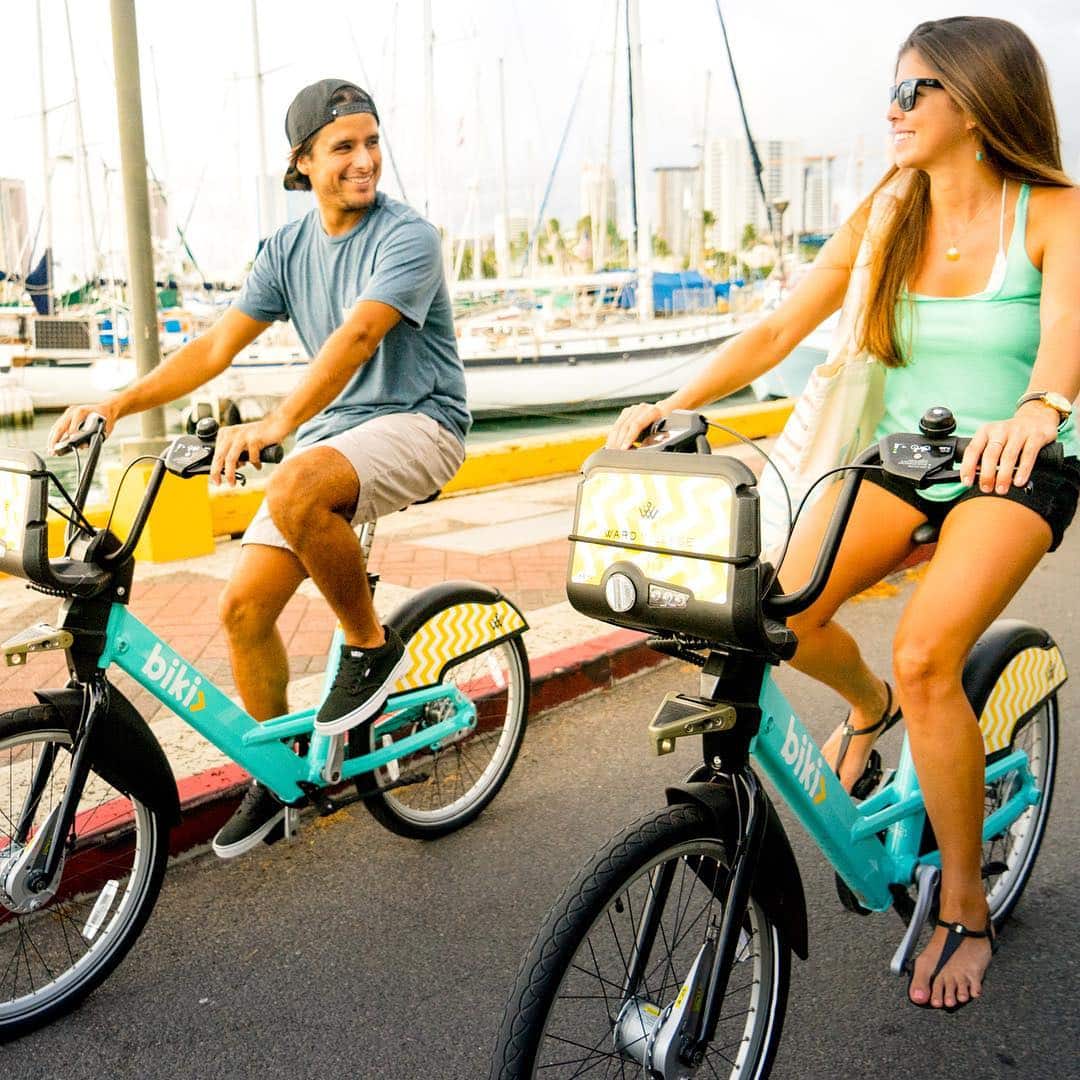 We’re so excited to support #LeiofParks Family Day! Bring the whole family to Ala Moana Beach Park, Kewalo Basin Park & Kaka‘ako Waterfront Park on Saturday, September 1 from 9am-3pm for fun activities all day. Enjoy♀️🚴♀️🏐🧘♀️ & more at 9 “passport” stations thru the three parks. Visit at least 3 stations & fill out a short survey and you’ll be entered into a prize drawing, including two roundtrip tix on @alaskaair! (This event is supported by an AARP Community Challenge Grant.)