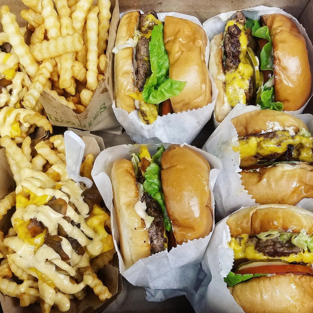 Three words: National. Cheeseburger. Day. Get your fix in the neighborhood today: @chubbieshawaii @bigcitydiner @scratch_wardhi @merrimanshonolulu @dnbhonolulu #kakaakokitchen