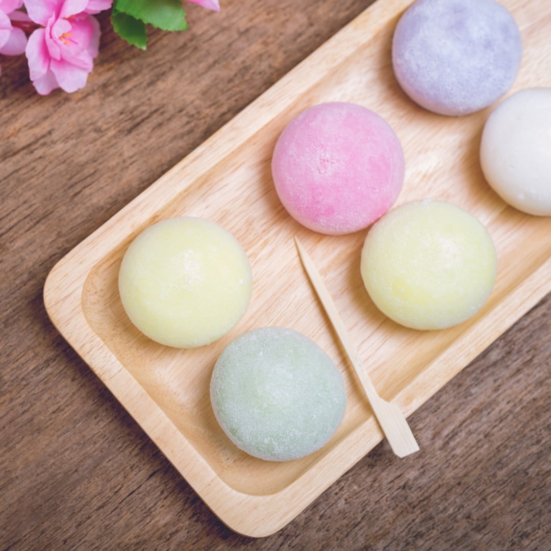 Whether you crave it as a weekday treat or eat it for good luck at New Year’s, there’s no denying that #mochi is both a culinary and cultural tradition in Hawai‘i. Over on the blog, we’re exploring the delicious backstory to one of the state’s favorite treats: bit.ly/wvmochi