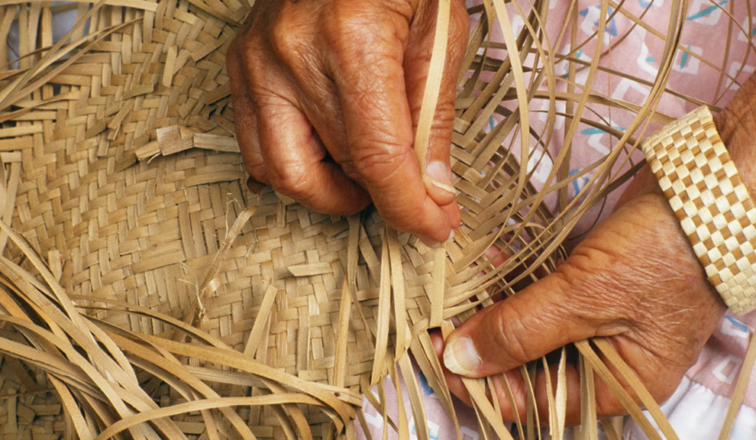 Hands weaving