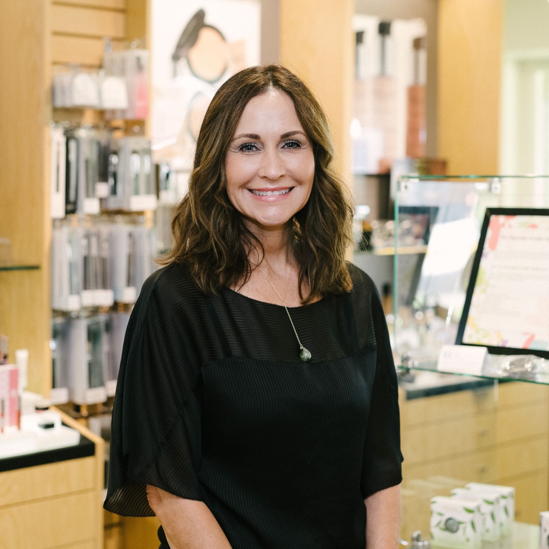 Gina Drewes is the woman behind the @merlenormanhawaii store at Ward Village. Though the brand is known for its full line of skin care and many dependable products, the story behind Drewes’ shop has a more personal touch. This location was passed down to Drewes from her mother, giving her extra motivation to keep up the same level of care and customer service that locals have come to expect. Merle Norman Cosmetics might take pride in delivering the finest products, but Drewes takes that pride up to an entirely different notch. #WeAreWard #ShopSmallWard #WVHoliday