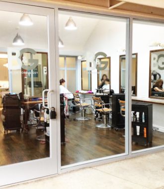 Salon Bobbi and Guy exterior