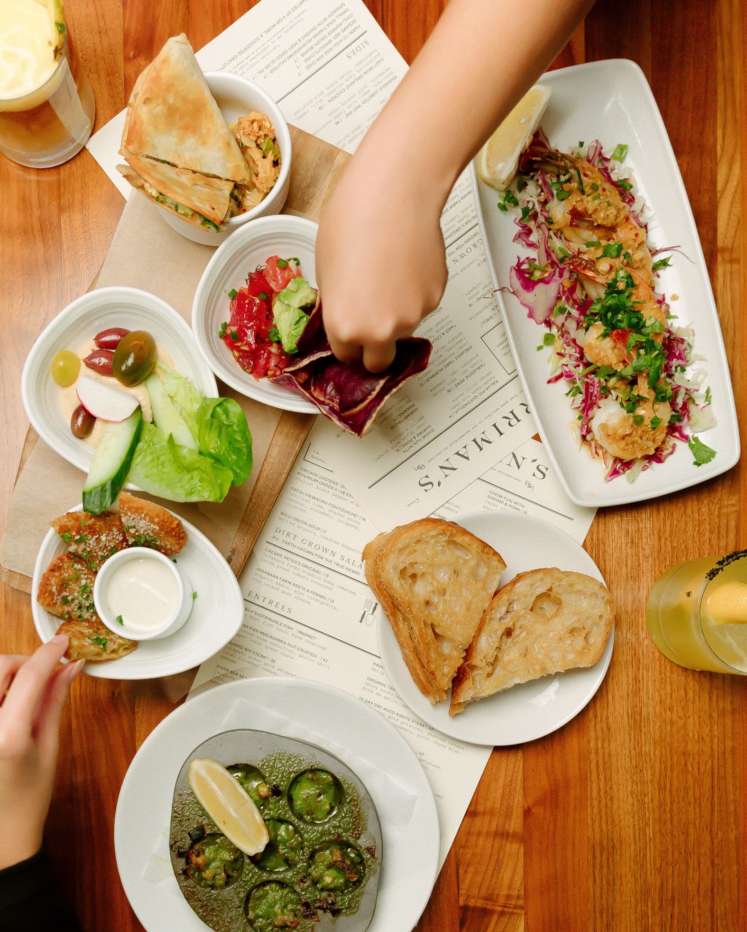“When guests dine at Merriman’s, they’re not only tasting peak Hawaii Regional Cuisine, but also authentic dishes that really reflect the local community and culture.” – Chef Peter Merriman 🏻 @merrimanshonolulu always brings their A game during the holiday season. For a mouthwatering look at their new seasonal menu, visit the link in bio. #WeAreWard