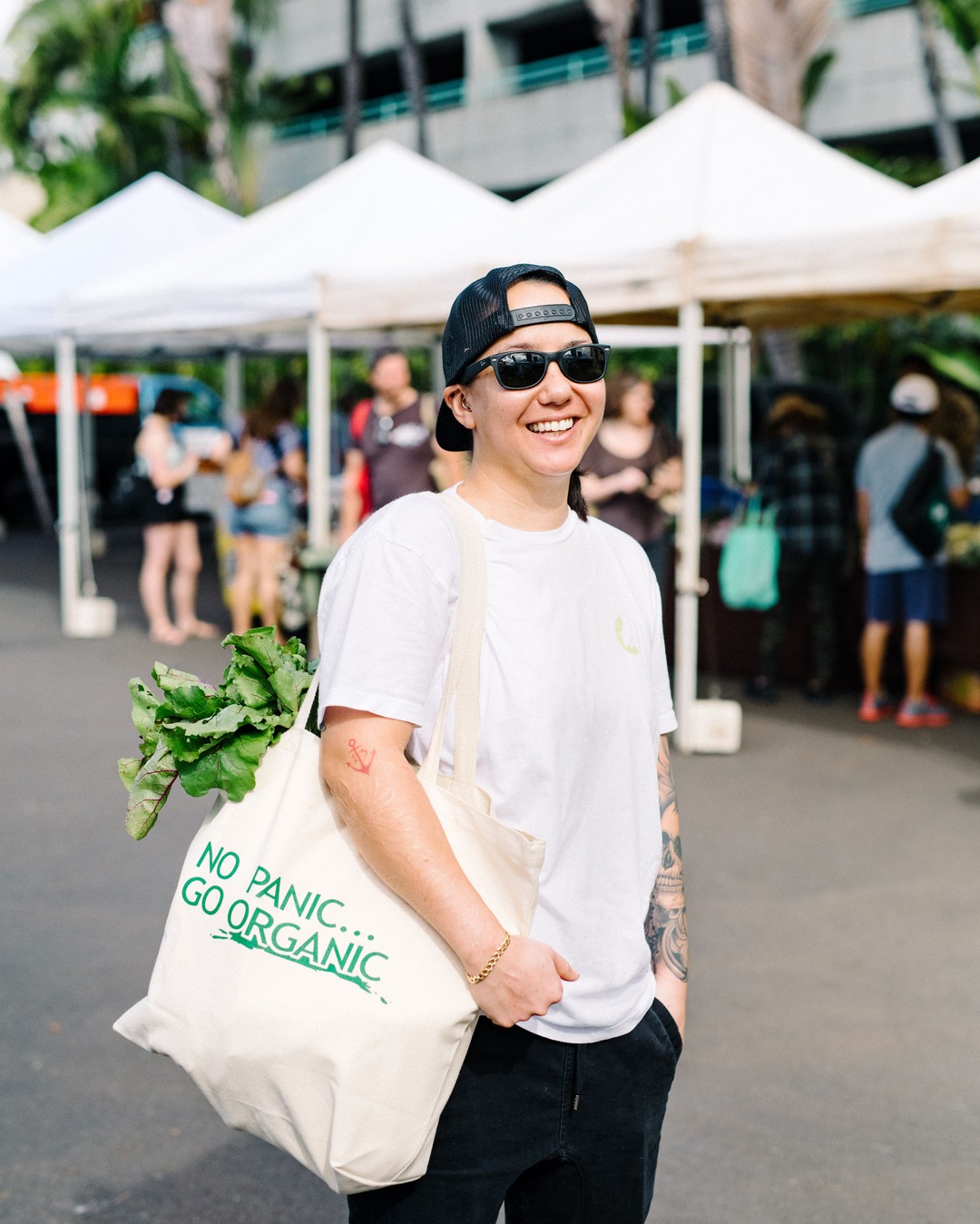 "I love the fact that I’m able to build real relationships with the people that grow this island’s food." -Jennifer Chow, head chef at Nobu. Discover what make's the Kakaako Farmer's Market so special to one of Honolulu's top chefs. 🥬 Link in bio.