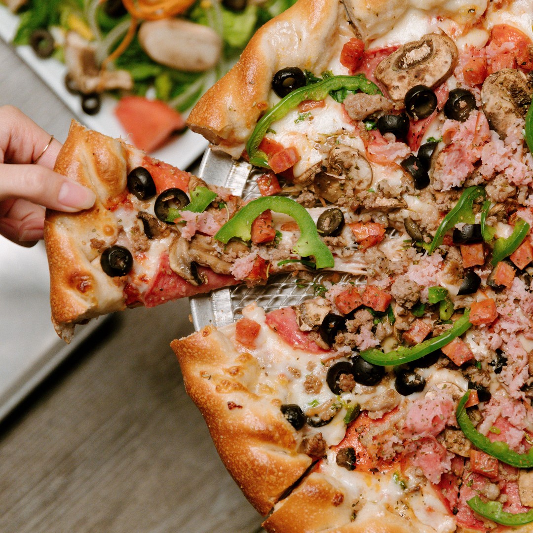 It’s National Pizza Day—a.k.a. the best day ever. If you think pizza is life, try the Super Pizza at Brick Oven Pizza. C’mon, the name says it all. #WeAreWard @brickovenpizza_oahu