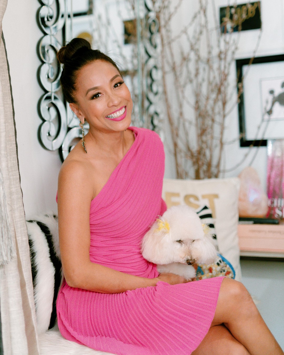 There’s never been a more important time to support small local businesses and at POSHd, you’re able to do just that! 🤙🏼 Recognized as one of Honolulu’s Most Fashionable Women, local fashionista Valerie Joseph’s boutique at Ward Centre has an online shop where you can search for a new fab bodysuit, dress, or jacket. ❣️ See link in bio to visit her online shop and support a small local business! #WeAreWard @poshdhi