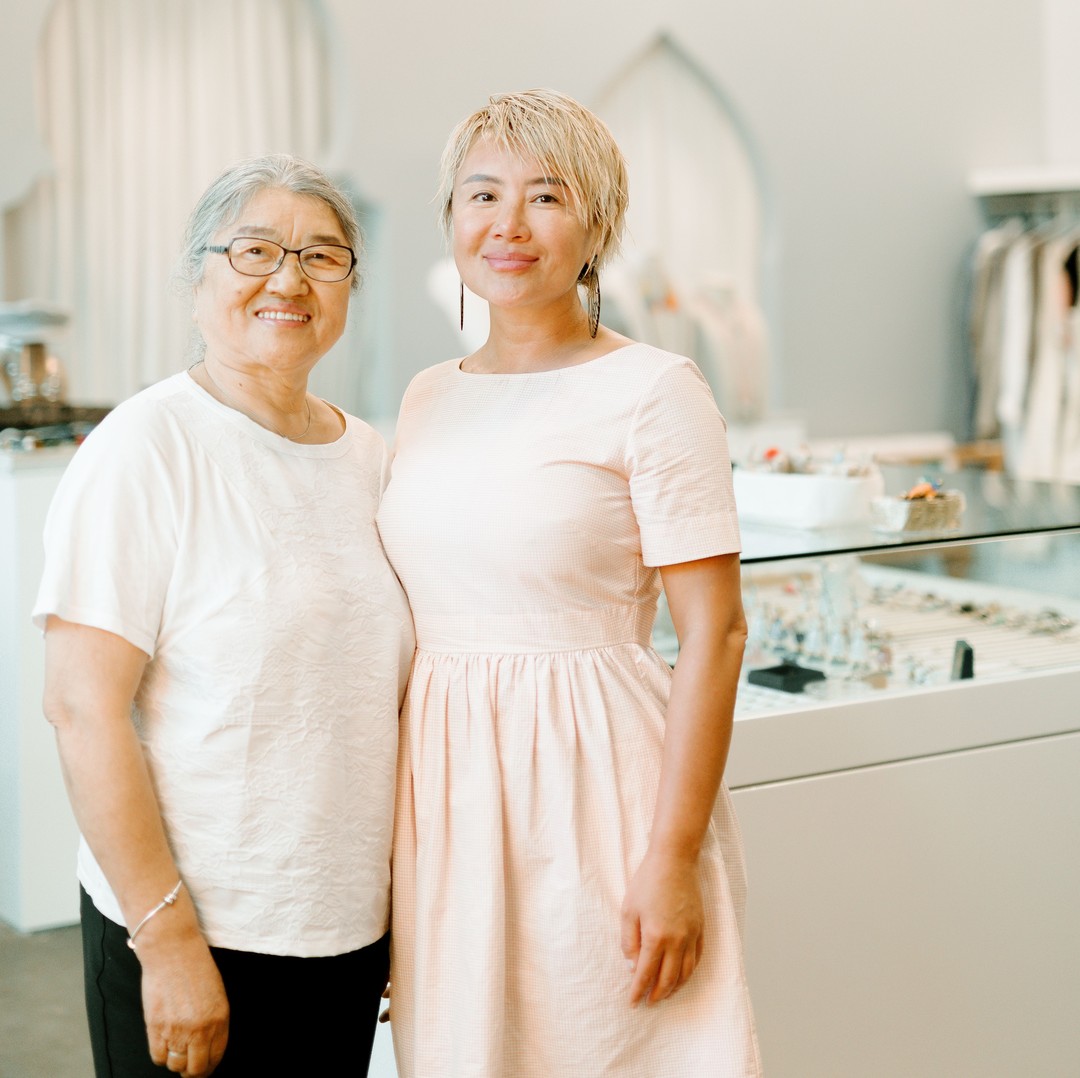 Whether you're looking for chic accessories or a unique piece of jewelry, you'll be wowed by the collection at South Shore Market's La Muse.  Browse this boutique's timeless collection, curated by talented owner/designer Julia Chu. And if you're lucky, you might even catch Julia on your next visit.  @lamusehawaii
