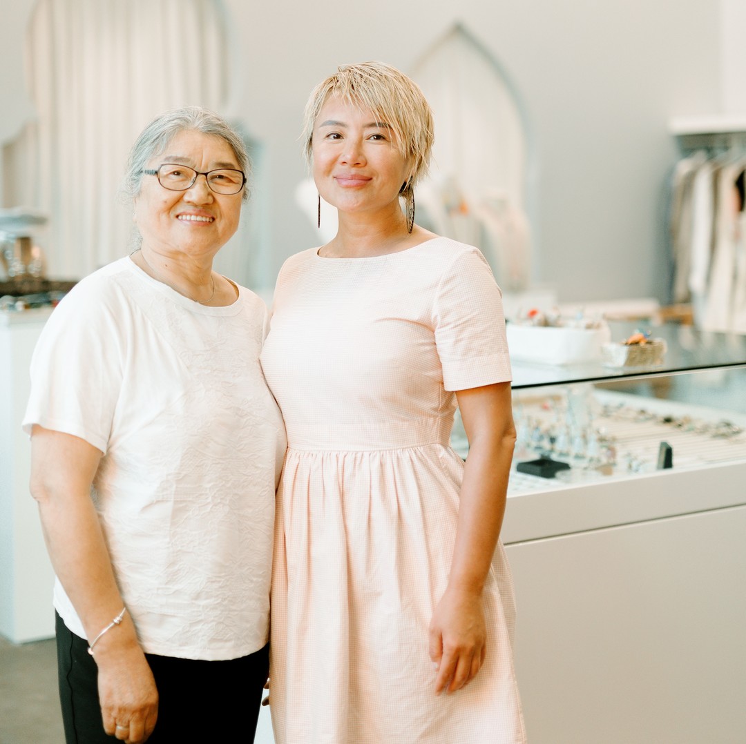 Whether you’re looking for chic accessories or a unique piece of jewelry, you’ll be wowed by the collection at South Shore Market’s La Muse.  Browse this boutique’s timeless collection, curated by talented owner/designer Julia Chu. And if you’re lucky, you might even catch Julia on your next visit. #WeAreWard  @lamusehawaii