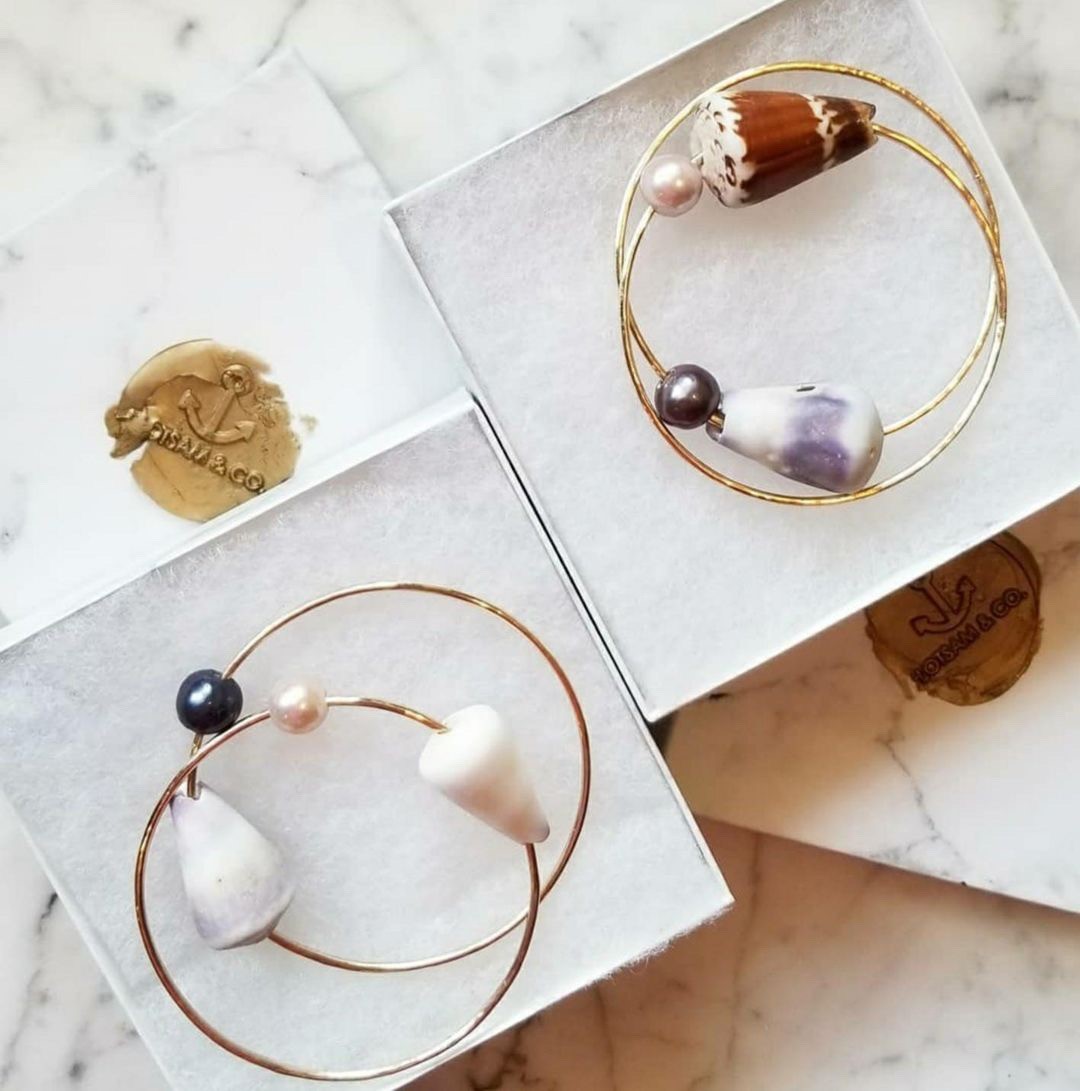 Grab your best friend and come down to Ward Village for the perfect Galentine’s celebration! Head to @Flotsamco and get matching handcrafted friendship pearl bangles before swinging by @MailesThai_Ward to share your favorite memories over spring rolls, pad Thai and curry.