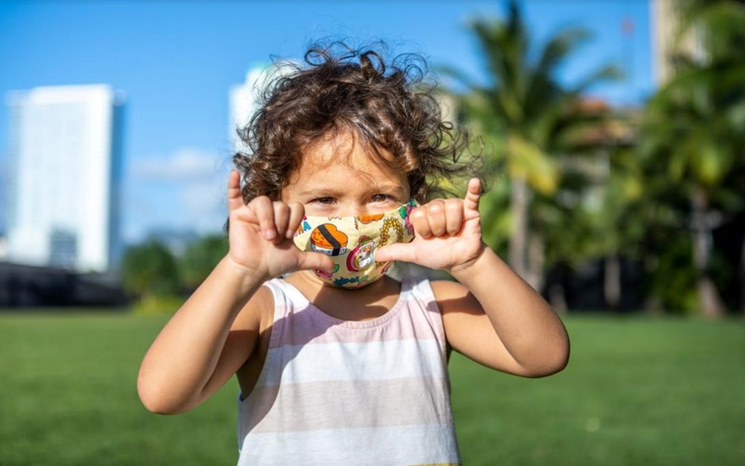 Even with a mask, you can still share a shaka and a smile! For options for your keiki, check out @hopscotchhonolulu, @tajclubhouse and Jewelry Plus Hawaii. @janalam also offers children’s face masks available for online order and curbside pick up. Child’s mask in photo from Jewelry Plus Hawaii in Ward Centre.