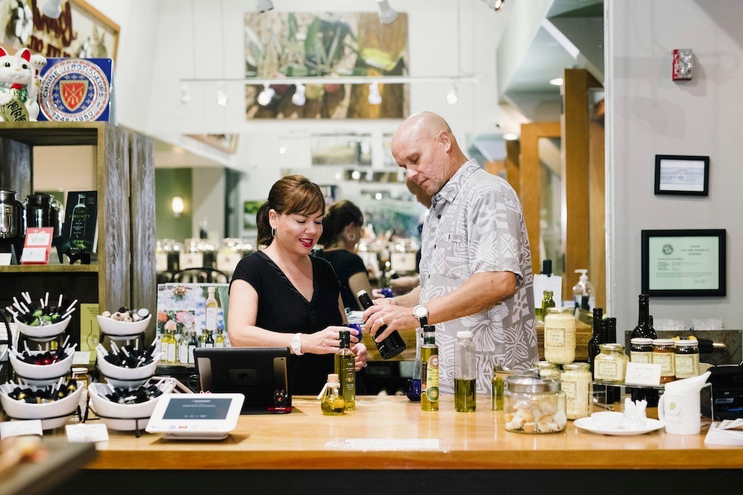 You’ve likely heard of wine sommeliers, but what about olive oil sommeliers? Owners Brian and Angel Foster of @islandoliveoil are the only olive oil sommeliers in Hawai‘i. Check out 'Olive Oil: Explained' by Hashi at the link in our bio to learn which types of olive oil pair well with which foods. Or stop by Island Olive Oil for a unique culinary experience!  https://hashilife.com/olive-oil-explained/