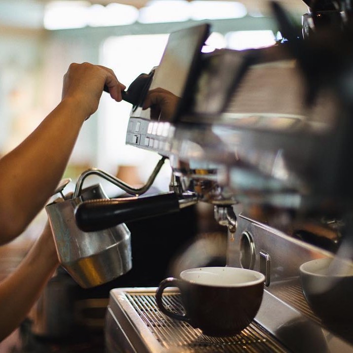 Mornings are sure to get sweeter with @islandbrewcoffeehouse coming soon to Anaha Shops! Expect 100% Hawaiian coffee and a food menu that’s focused on local and organic ingredients. Plus, they’re always keeping the planet in mind with the use of ceramic mugs and glassware. And when you’re on the go, know that the cups are compostable and made from corn (not oil).