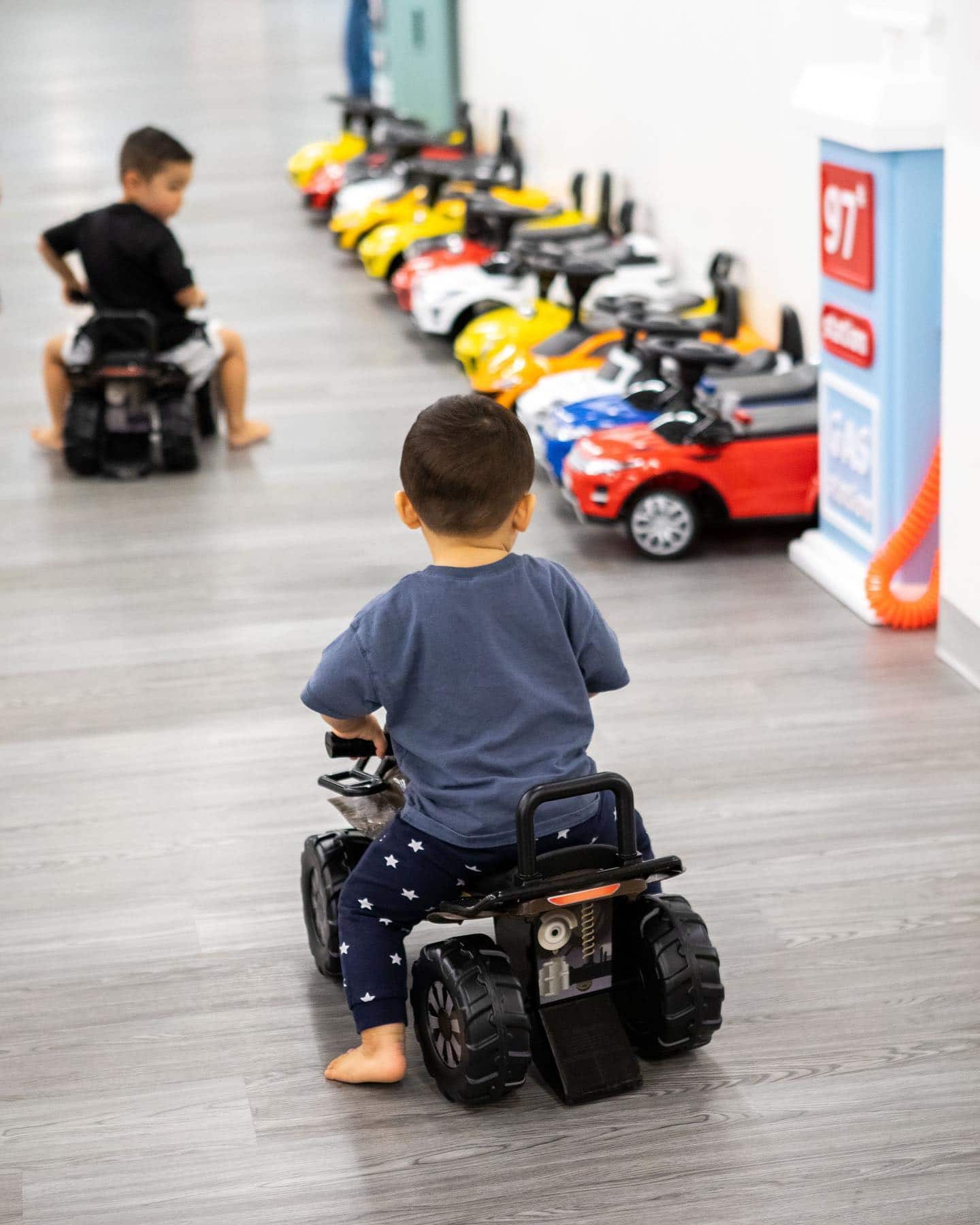 Beep, beep! Free parking for tots &amp; their parents at Ward Centre. Reserve your time slot at the premium indoor play space @kidscityhawaii by clicking our link in bio.