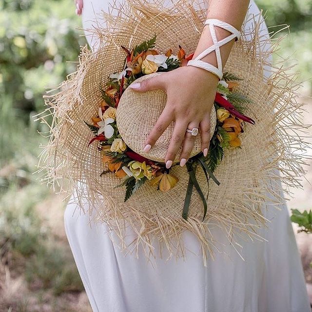 How are you celebrating the special ladies in your life this Mother’s Day? Stop by South Shore Market for our Flower Pop-up this weekend to create a custom bouquet with SF. Fleur. In addition, there will be a selection of dried haku and lei. Join us for the ‘Make Your Own’ bouquet bar, open each day while supplies last, beginning Saturday, May 8 at 1pm and Sunday, May 9 at 10:00am. To learn more about this event or make your purchase ahead of time by tapping the link in our bio.