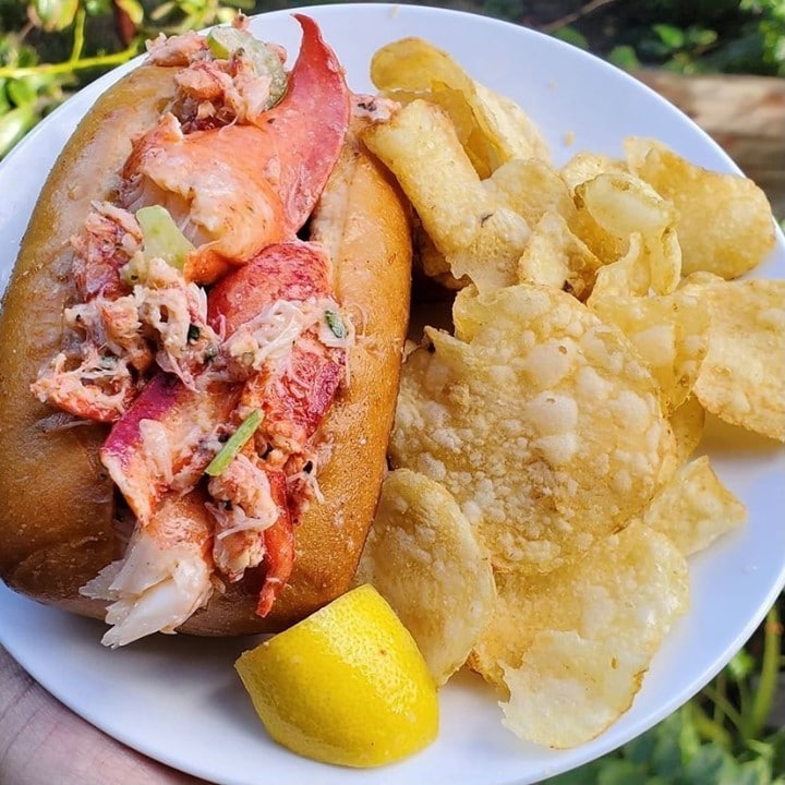 Lobster rolls have been all the craze this year and now you can try these tasty rolls for yourself right here in Ward Centre! We are pleased to welcome Fat Cheeks to their new location next to Rodger Dunn Golf Hawaii.