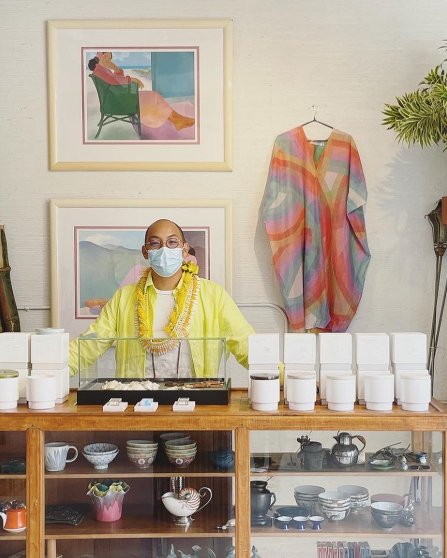 Beloved local artist Andrew Mau has recently popped up at @fishcakehawaii. Open daily, @islandboy.shop features Mau’s carefully curated selection of goods from designers, artists and entrepreneurs. Make sure to check it out!