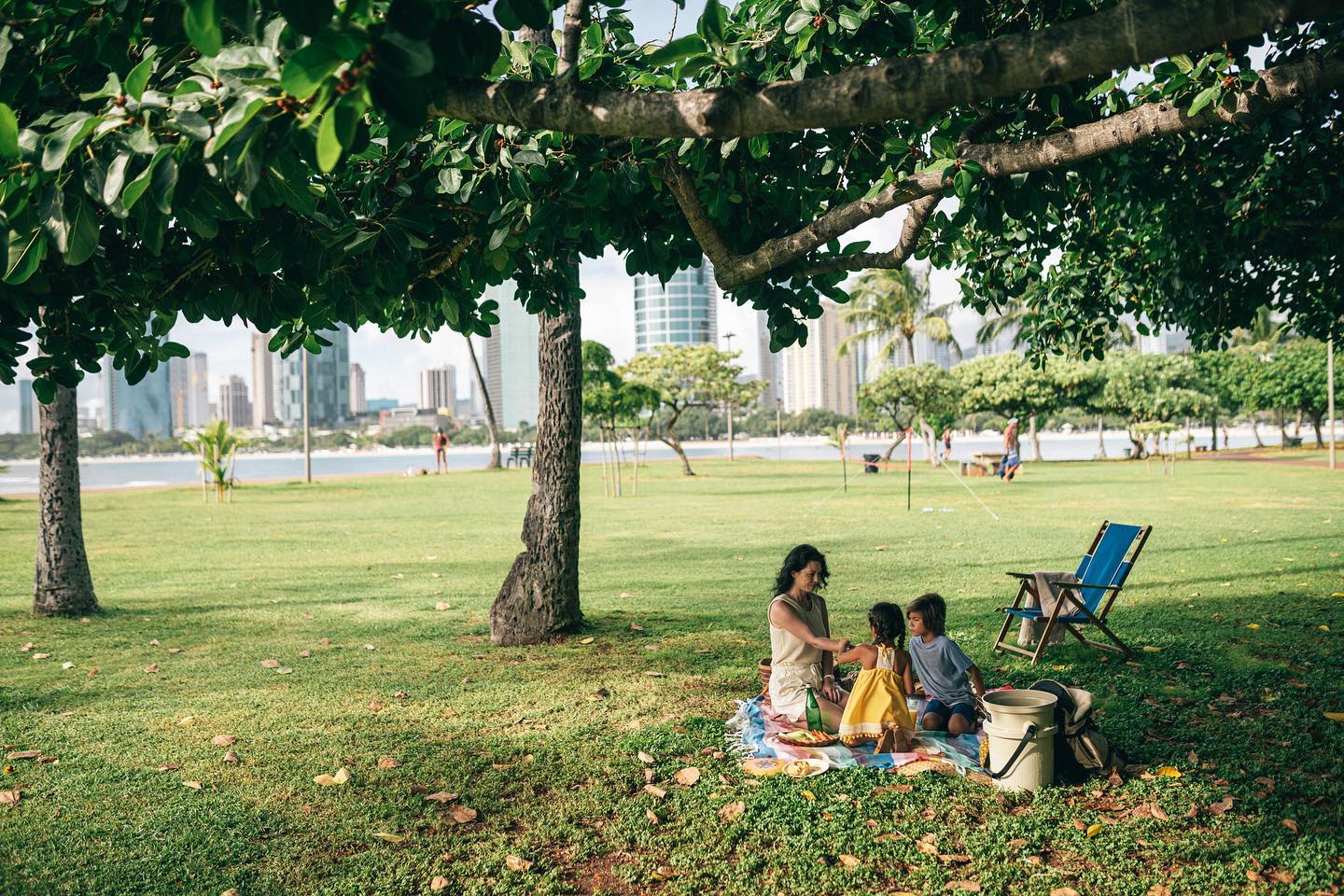 Adjacent to Victoria Ward Park and just minutes from Ala Moana Beach Park and Kewalo Basin, The Park Ward Village is surrounded by nature. Its location means you can more easily find your sanctuary in these beautiful places that restore balance to city living.