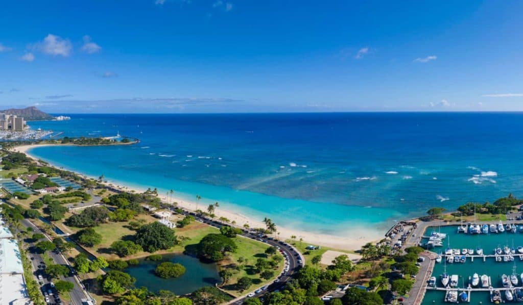 Don’t forget to visit our South Shore Surf Cam (link in bio) to check the waves before paddling out or just admire the views from the neighborhood, including Ala Moana Beach Park, Magic Island, Kewalo Harbor, and more.