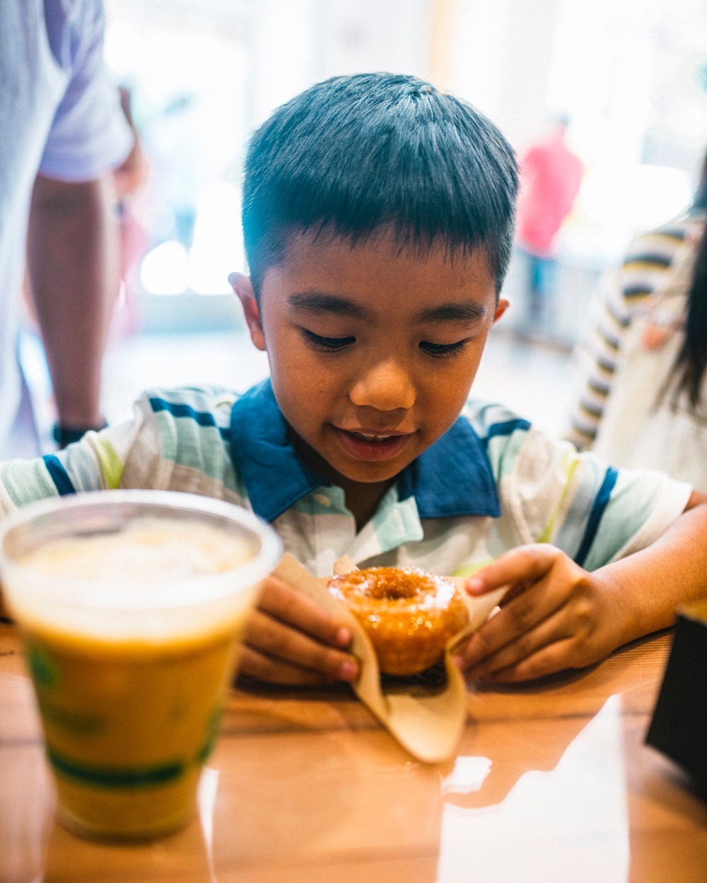 It&#039;s World Vegan Month! Find delectable eats and treats throughout Ward Village. Think chia fruit cups @aliicoffeeco, donuts @holeygraildonuts, pho @piggysmallshawaii, and roasted Turkish cauliflower @istanbulhawaii, to name just a few.