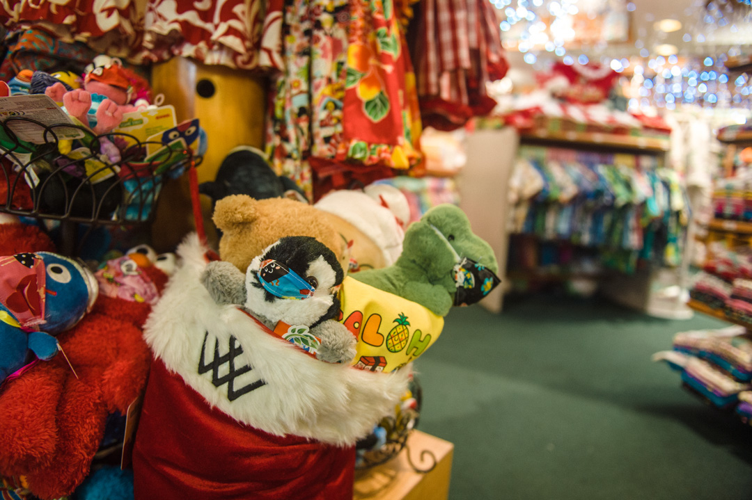 If you’re looking for great stocking stuffer ideas, keep an eye out for the giant stockings at Ward Village! You’ll find all kinds of stocking-friendly gifts at stores, shops and restaurants displaying these larger-than-life stockings in their windows throughout the month of December. For details, click the link in our bio.